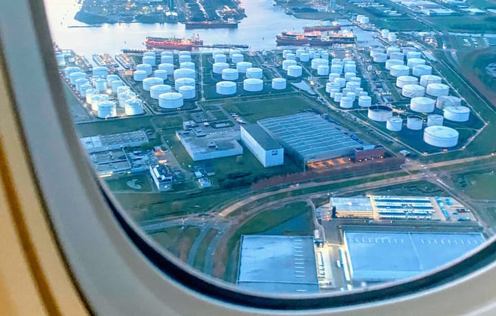 Goldman повишава прогнозата си за цената на петрола за Q4 2026 заради по-ниски запаси в OECD