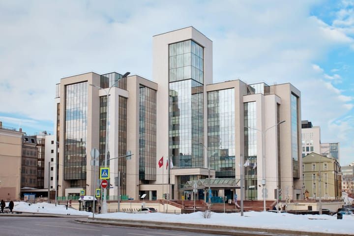 Конкуренцията за глобалните активи на Lukoil се изостря въпреки сделката с Carlyle