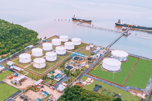 Индонезия осъди бивши шефове на Pertamina Patra Niaga по едно от най-големите дела за корупция