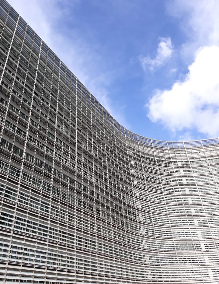 Седем държави призоваха ЕК да не разклаща модела за формиране на цените на тока в ЕС