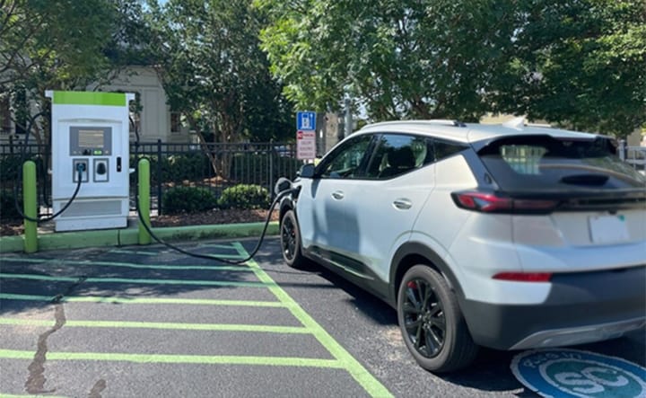 Тръмп рискува да блокира EV зарядната мрежа в САЩ с ново правило за 100% местно съдържание